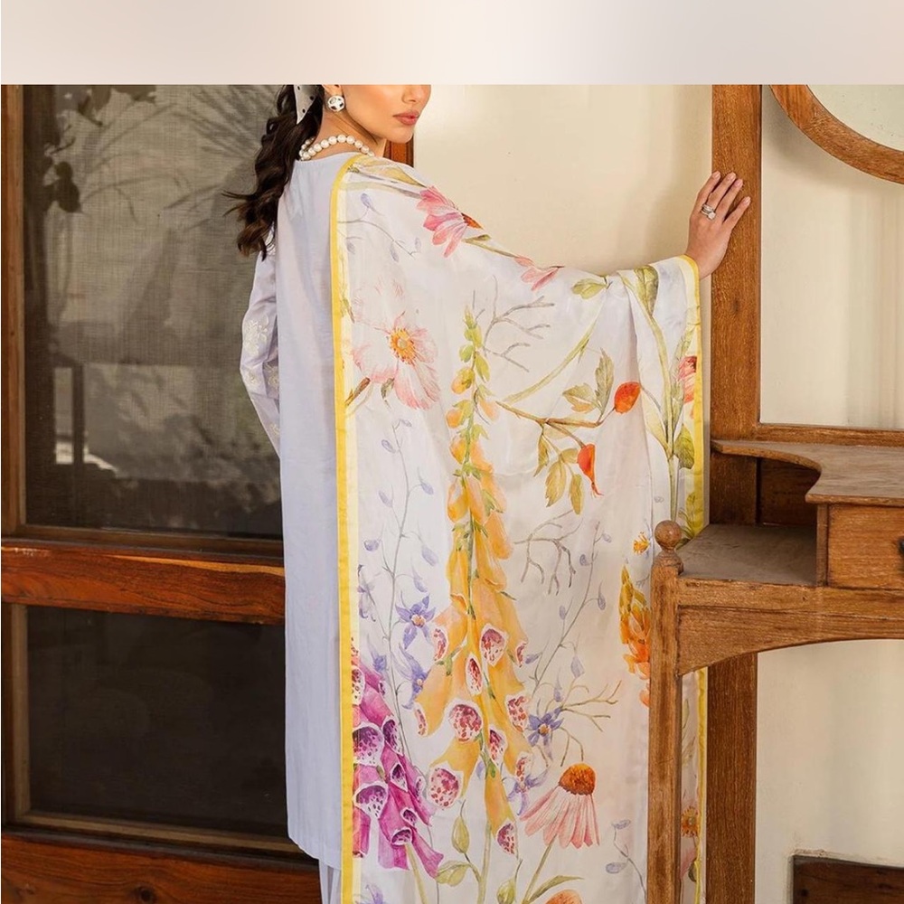 Elegant White Kurta with Floral Dupatta and pants - Picture 2 of 4